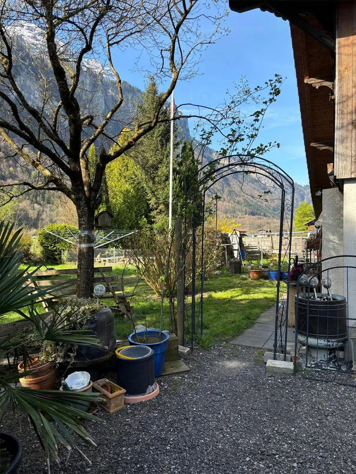 EINFAMILIENHAUS mit viel Umschwung.