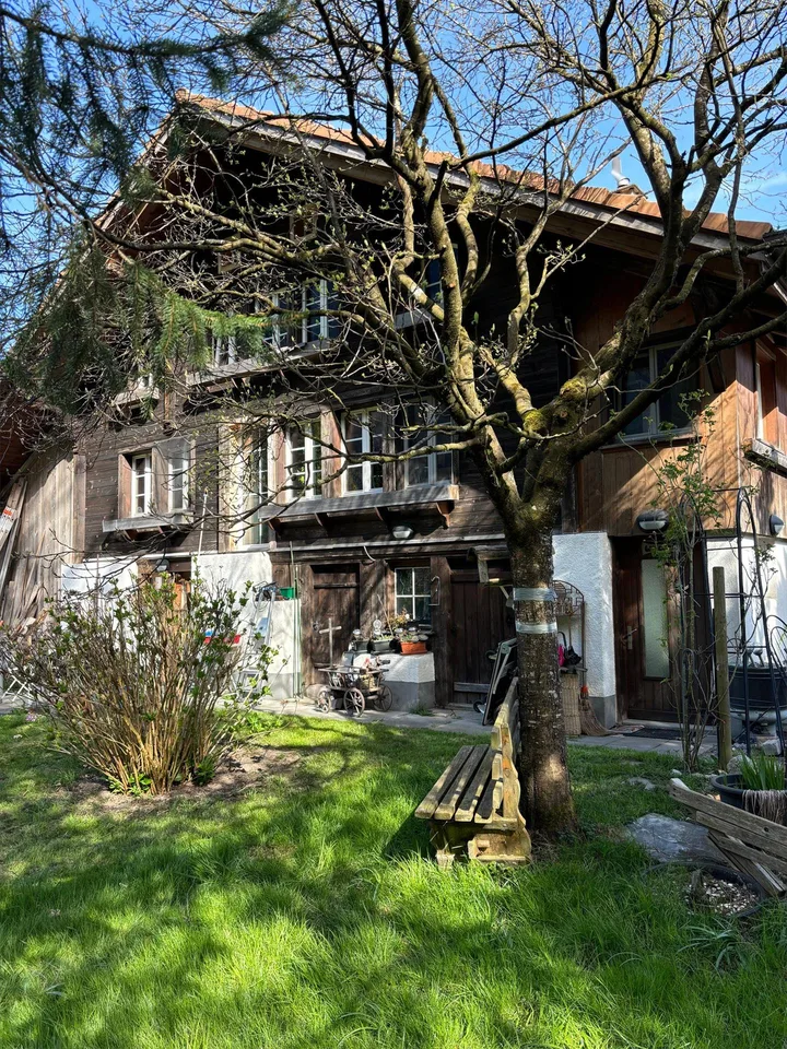 EINFAMILIENHAUS mit viel Umschwung.