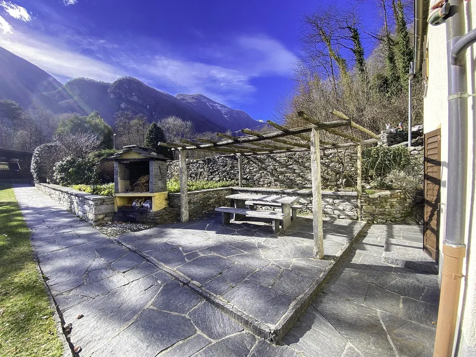 Exklusives Landhaus mit 2.500 m² Grundstück in Maggia – photo 25 sur 29
