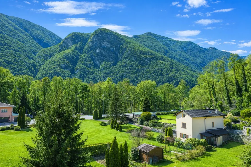 Exklusives Landhaus mit 2.500 m² Grundstück in Maggia