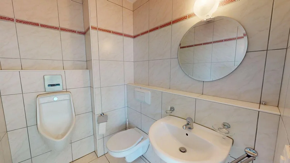 Idealer Business-Standort mit hoher Sichtbarkeit – photo 8 of 14