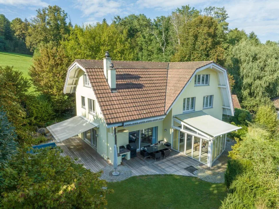 Raumwunder am Rebberg von Reinach - 7.5 Z' Villa mit viel Privatsphäre