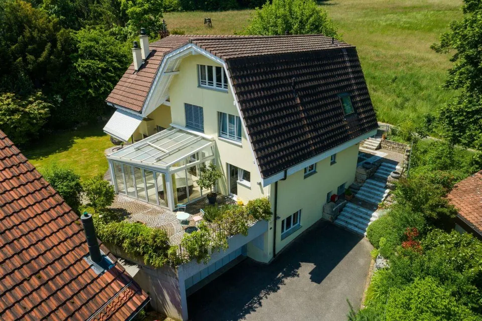 Raumwunder am Rebberg von Reinach - 7.5 Z' Villa mit viel Privatsphäre