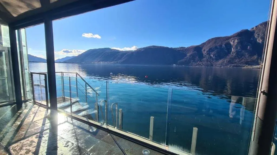 CAMPIONE D'ITALIA: ESCLUSIVO 4.5 loc. PIEDS DANS L'EAU