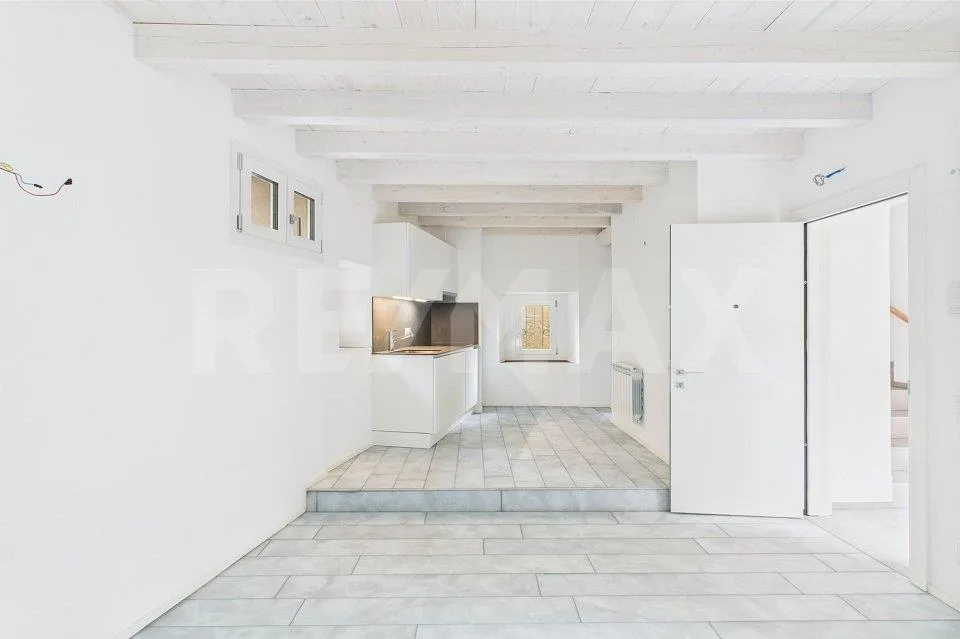 Casa intera o 2 appartamenti, rinnovata di recente, a Miglieglia – Foto 11 von 13