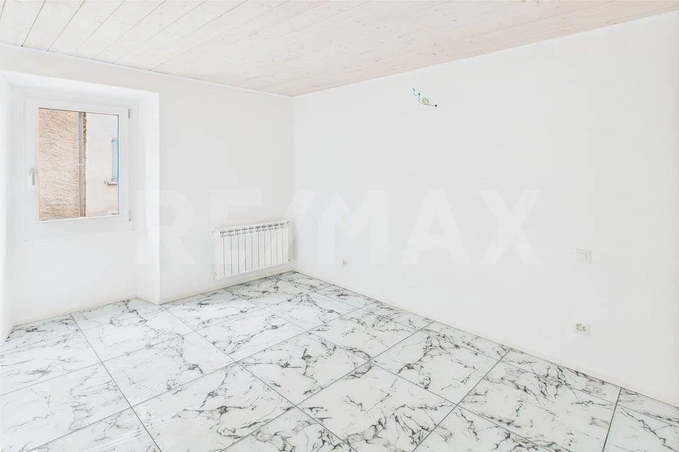 Casa intera o 2 appartamenti, rinnovata di recente, a Miglieglia