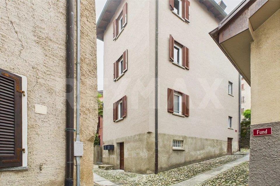 Casa intera o 2 appartamenti, rinnovata di recente, a Miglieglia