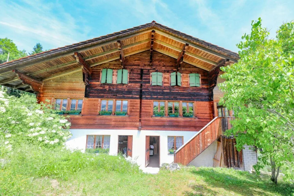 Gemütliches Chalet an sonniger Lage mit Garage und schöner Aussicht