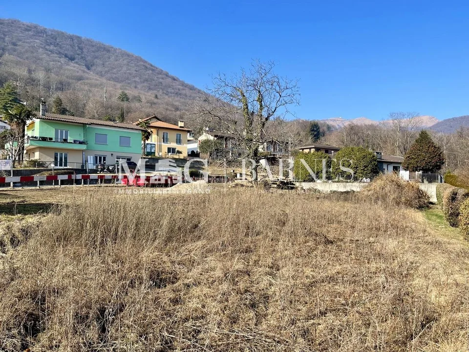 Pura: Terreno edificabile 1.183 mq, 591 mq SUL, posizione soleggiata