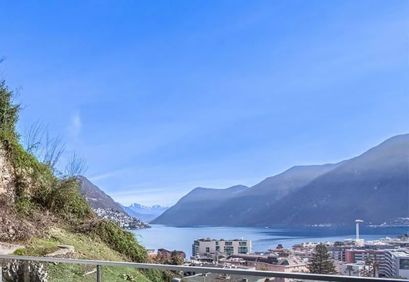 In esclusiva residenza appartamento vista lago