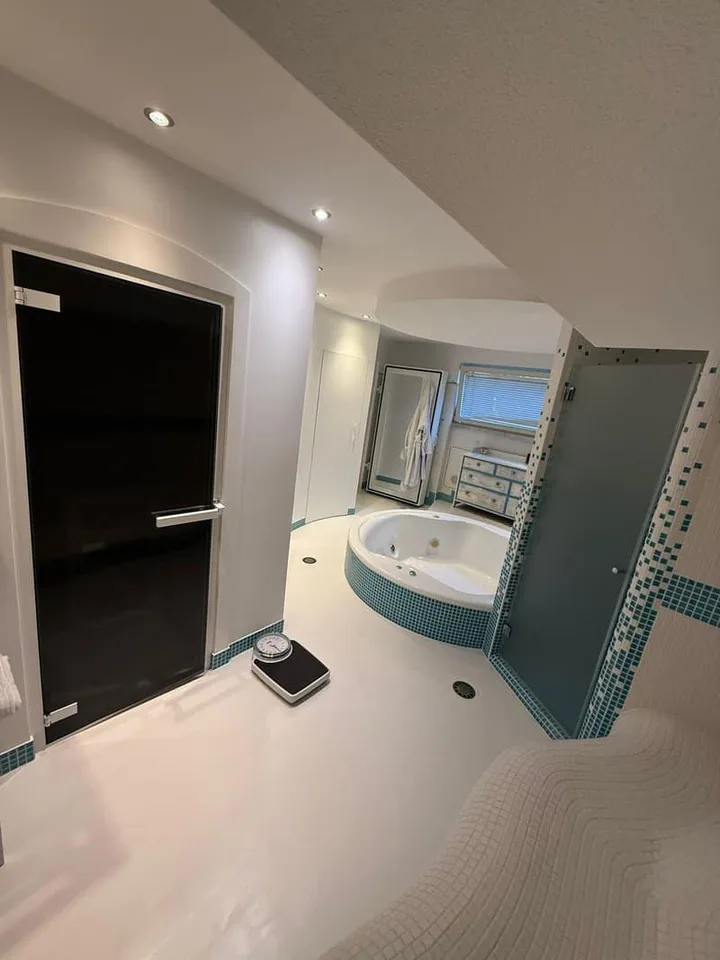 Esclusiva villa con piscina a pochi minuti dalla città – Foto 13 von 14