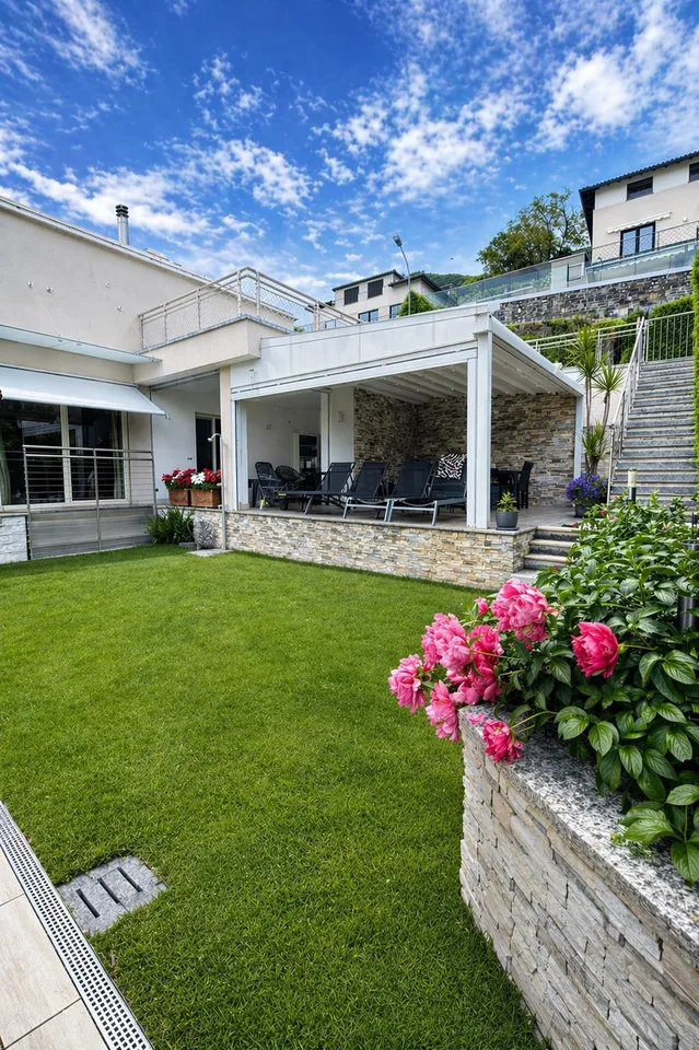 Esclusiva villa con piscina a pochi minuti dalla città