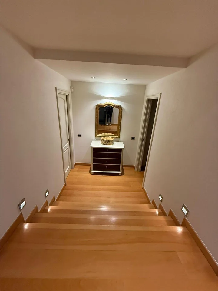 Esclusiva villa con piscina a pochi minuti dalla città – Foto 12 von 14