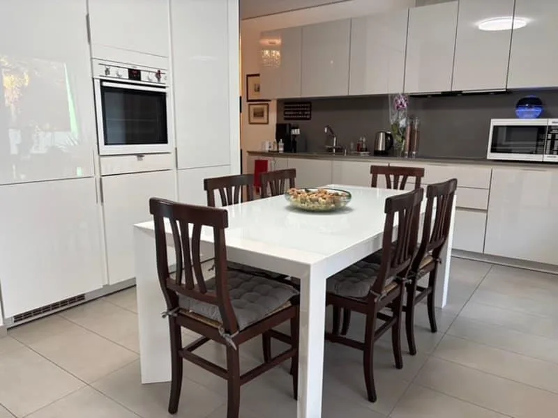 Elegante appartamento di 4.5 locali a Pazzallo