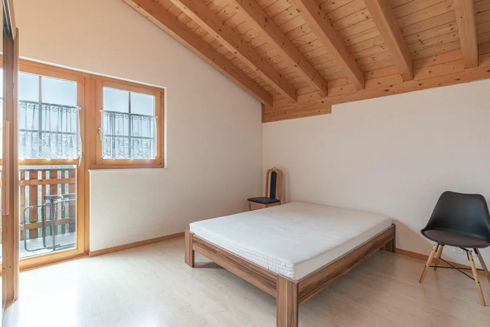 Grosszügiges Mehrfamilienhaus im Grünen – Foto 7 von 14