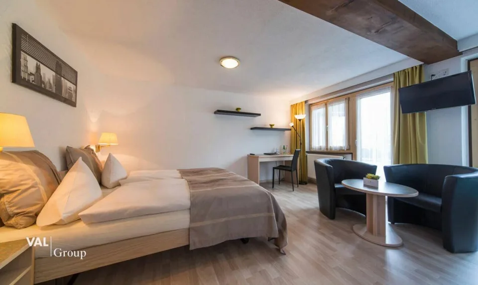 Superior Hotel inkl. Entwicklungsprojekt auf insgesamt 6'000 m2 Gru... – photo 7 sur 26