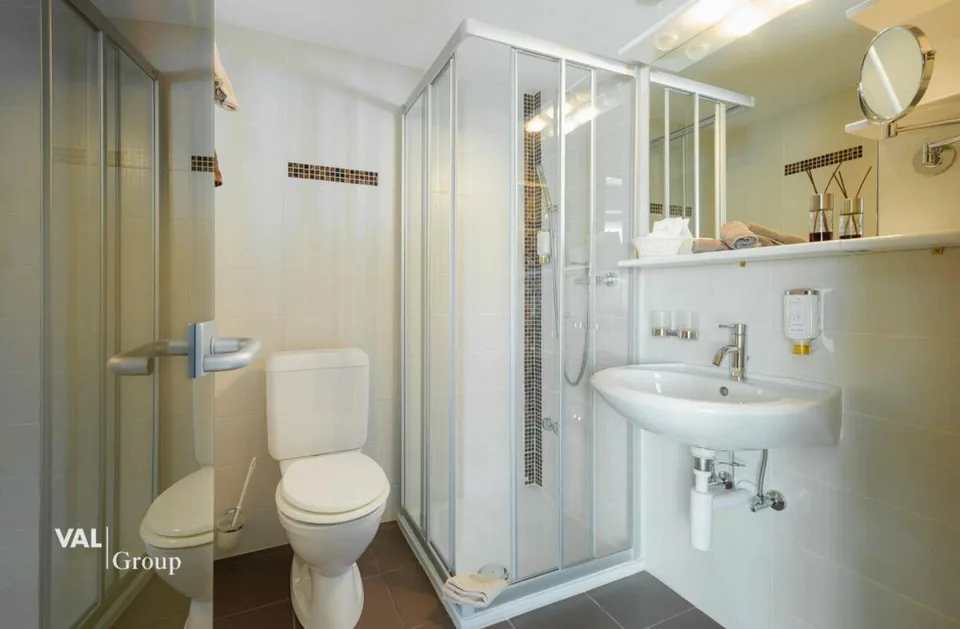 Superior Hotel inkl. Entwicklungsprojekt auf insgesamt 6'000 m2 Gru... – photo 19 sur 26