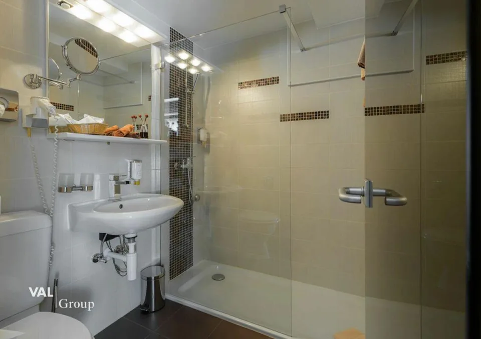 Superior Hotel inkl. Entwicklungsprojekt auf insgesamt 6'000 m2 Gru... – photo 20 sur 26