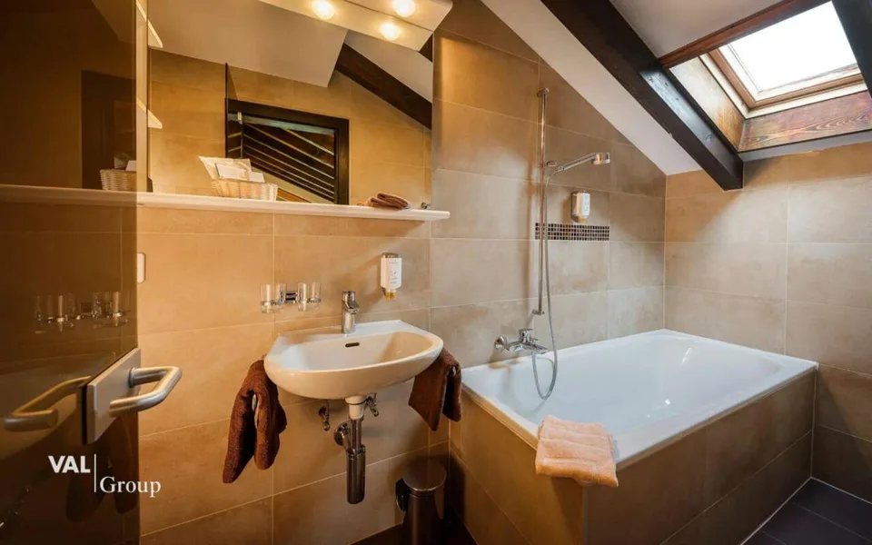 Superior Hotel inkl. Entwicklungsprojekt auf insgesamt 6'000 m2 Gru... – photo 18 sur 26