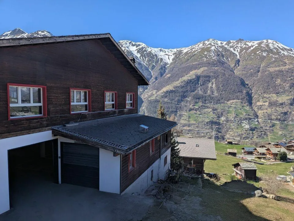Investieren, parkieren, lagern - grosse Doppelgarage in Grächen
