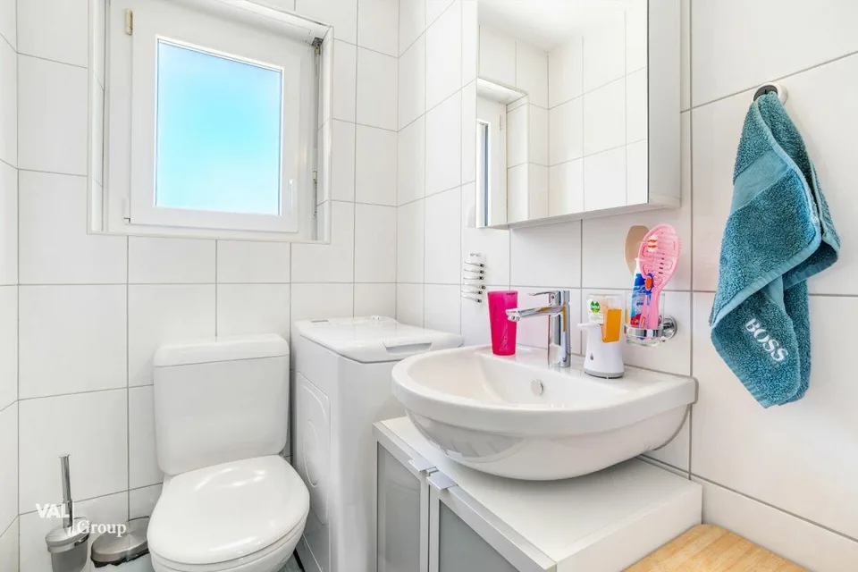 Sonnige 4.5-Zimmer-Wohnung mit zwei Garagen an ruhiger Lage in Steg – Foto 8 von 16