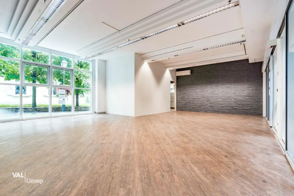 Mitten im Thermalparadies: Attraktives Lokal mit Potenzial und Lauf...
