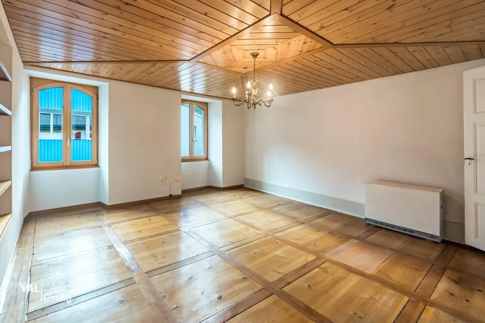 Nostalgie trifft Potenzial: Grosszügige 4.5 Zimmer-Wohnung mit Seele