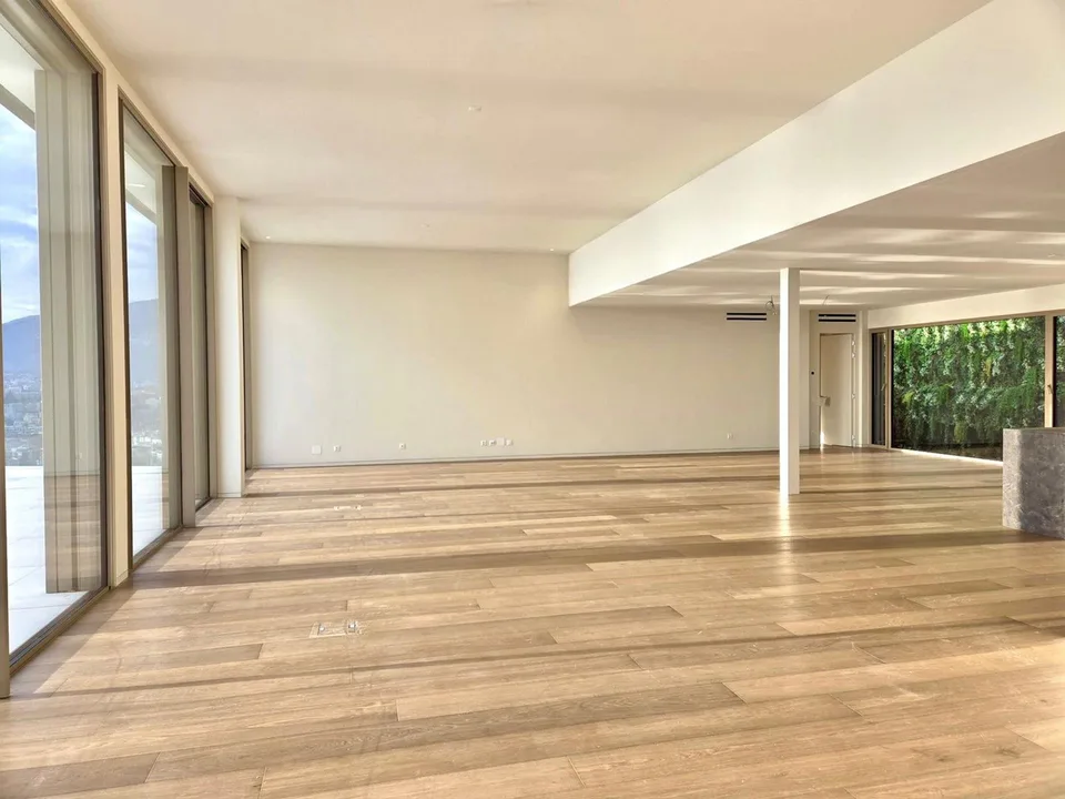 ATTICO DI ALTO STANDING CON VISTA ECCEZIONALE SUL LAGO DI LUGANO