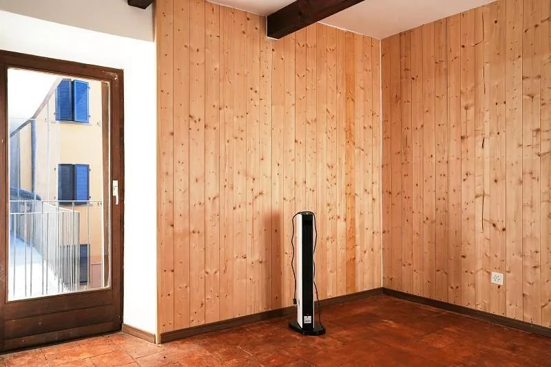 3-Zimmer-Dorfhaus mit Balkon an sehr ruhiger Lage / casa di 3 local...