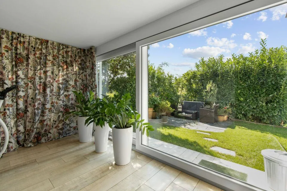 Exklusives Einfamilienhaus in idyllischer Waldrandlage mit idealer ...