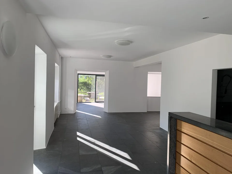 Vasta proprietà immobiliare a Contra – Foto 9 von 9
