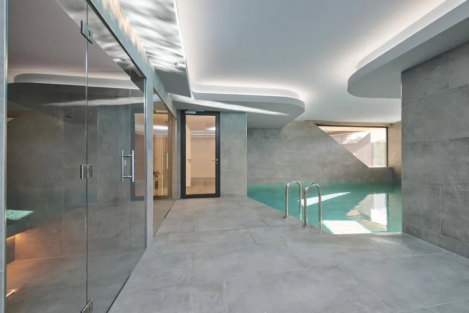 Moderno Appartamento con Ampia Terrazza e Giardino