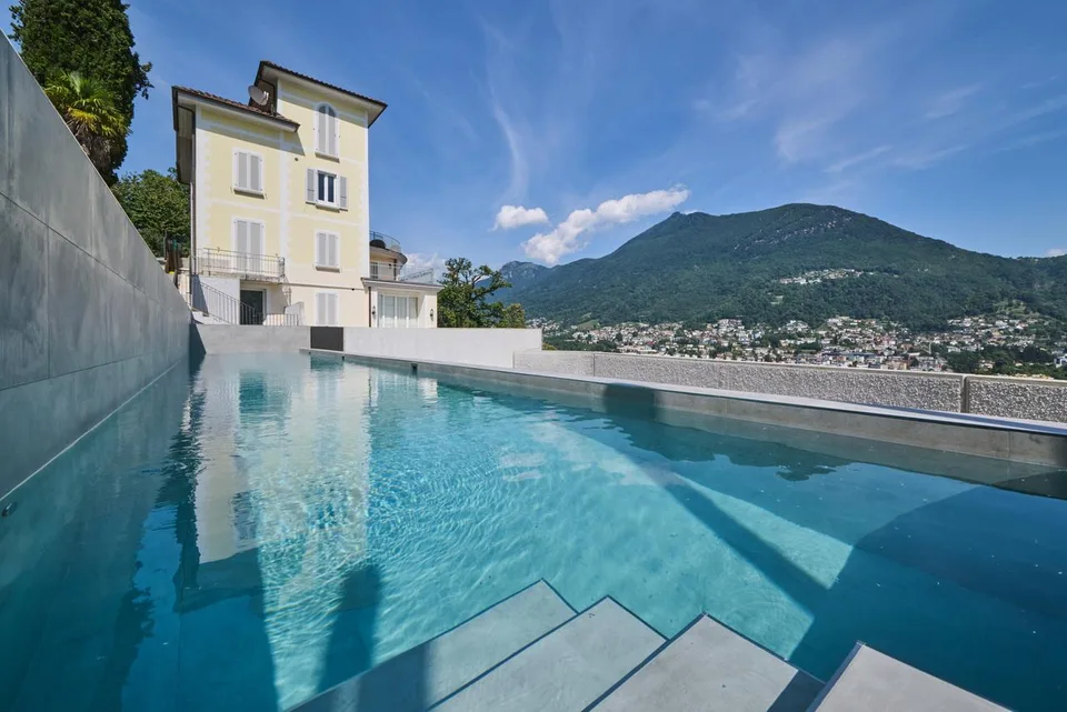 Moderno Appartamento con Ampia Terrazza e Giardino