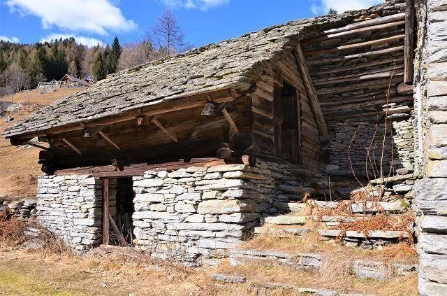 Due rustici da ristrutturare con terreno con bella vista panoramica... – Foto 20 von 27