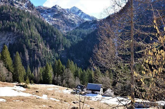 Due rustici da ristrutturare con terreno con bella vista panoramica... – Foto 11 von 27