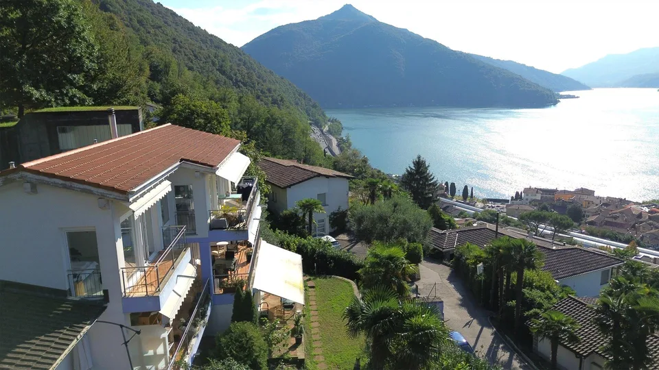 Affascinante casa indipendente da 4.5 locali con vista lago e poten...