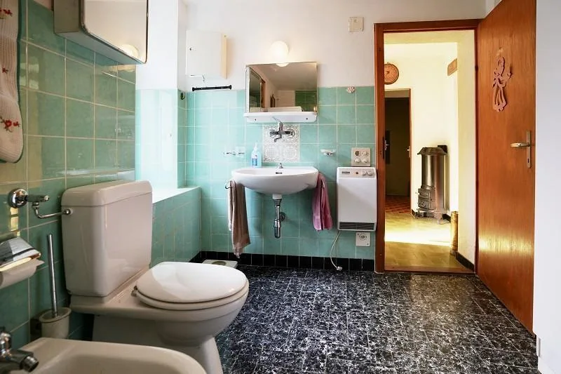4 1/2-Zimmer-Haus mit zwei Nebengebäuden an sehr ruhiger, sonnijger... – foto 14 di 30