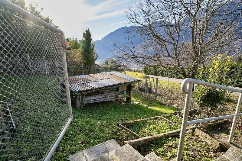4 1/2-Zimmer-Haus mit zwei Nebengebäuden an sehr ruhiger, sonnijger... – foto 30 di 30