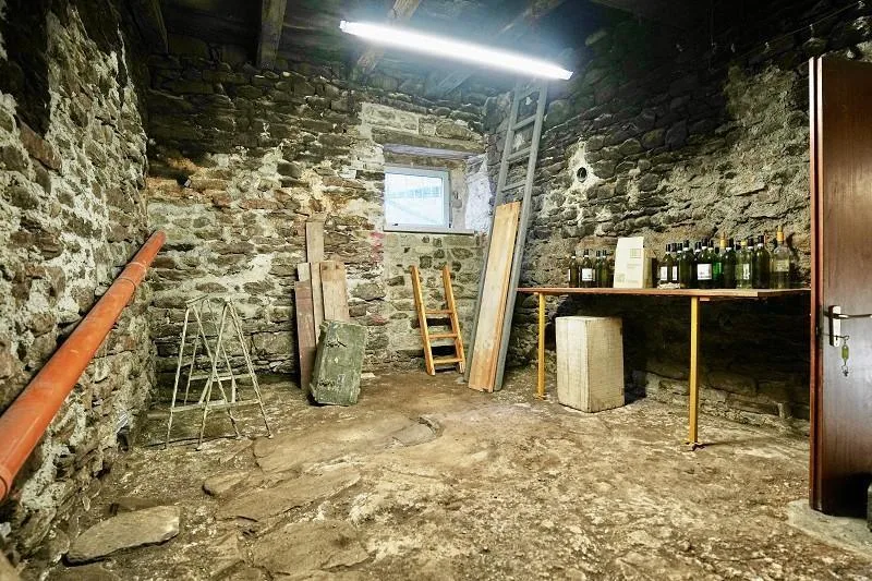 4 1/2-Zimmer-Haus mit zwei Nebengebäuden an sehr ruhiger, sonnijger... – foto 21 di 30
