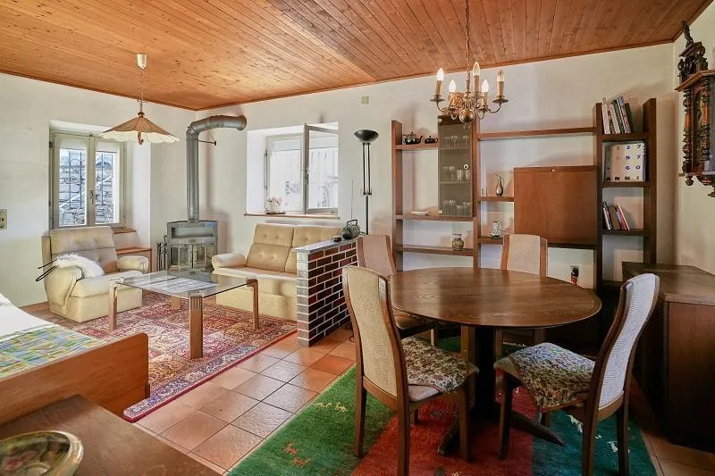 4 1/2-Zimmer-Haus mit zwei Nebengebäuden an sehr ruhiger, sonnijger... – foto 9 di 30