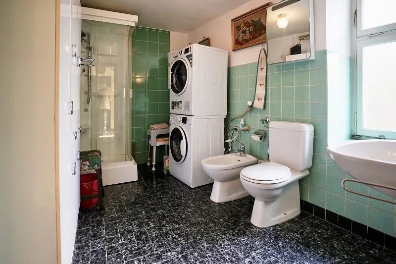 4 1/2-Zimmer-Haus mit zwei Nebengebäuden an sehr ruhiger, sonnijger... – foto 15 di 30