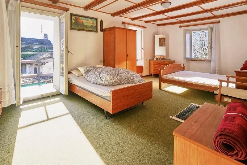 4 1/2-Zimmer-Haus mit zwei Nebengebäuden an sehr ruhiger, sonnijger... – foto 12 di 30