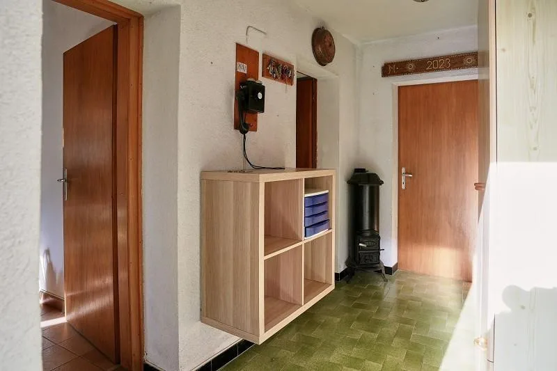 4 1/2-Zimmer-Haus mit zwei Nebengebäuden an sehr ruhiger, sonnijger... – foto 16 di 30