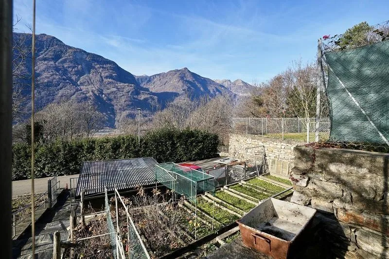 4 1/2-Zimmer-Haus mit zwei Nebengebäuden an sehr ruhiger, sonnijger... – foto 29 di 30