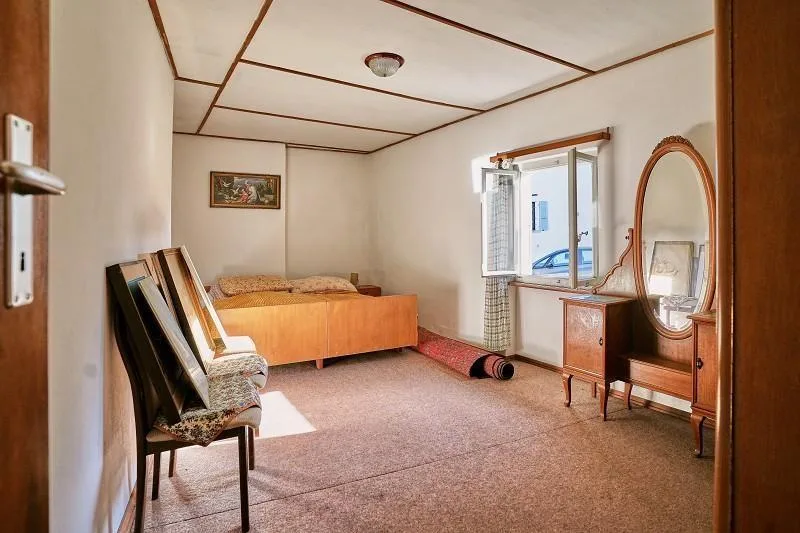 4 1/2-Zimmer-Haus mit zwei Nebengebäuden an sehr ruhiger, sonnijger... – foto 13 di 30