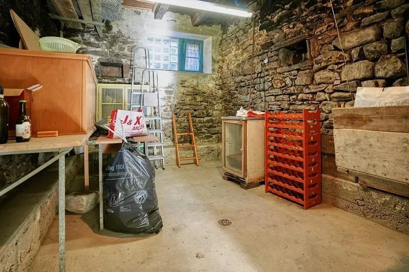 4 1/2-Zimmer-Haus mit zwei Nebengebäuden an sehr ruhiger, sonnijger... – foto 22 di 30