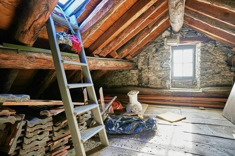 4 1/2-Zimmer-Haus mit zwei Nebengebäuden an sehr ruhiger, sonnijger... – foto 17 di 30
