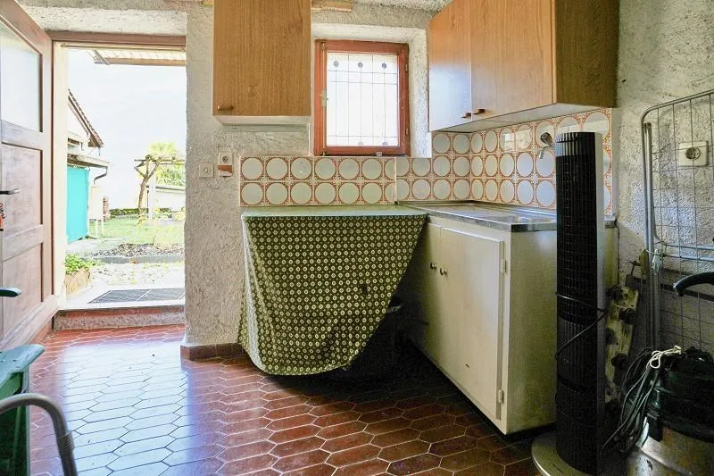 4 1/2-Zimmer-Haus mit zwei Nebengebäuden an sehr ruhiger, sonnijger... – foto 23 di 30