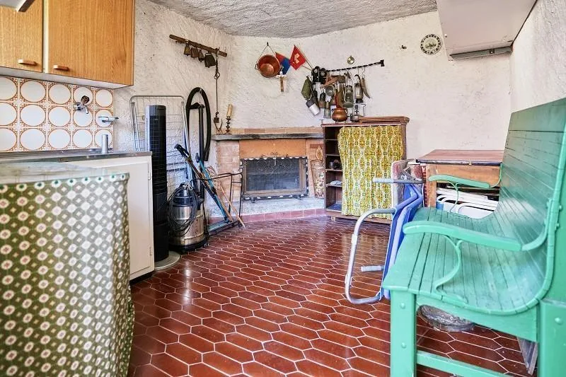 4 1/2-Zimmer-Haus mit zwei Nebengebäuden an sehr ruhiger, sonnijger... – foto 24 di 30