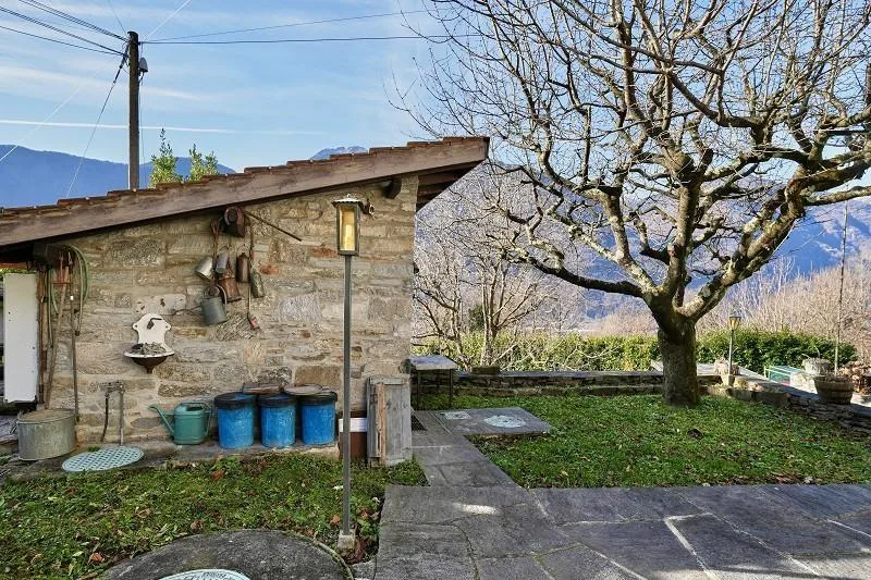 4 1/2-Zimmer-Haus mit zwei Nebengebäuden an sehr ruhiger, sonnijger... – foto 7 di 30